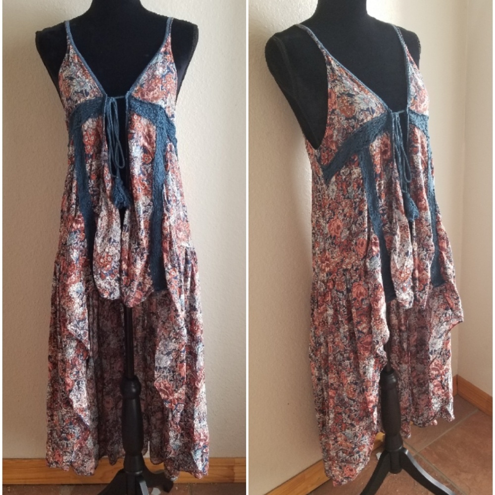 Moon Drops High Low Front Tie Vest Size Small.